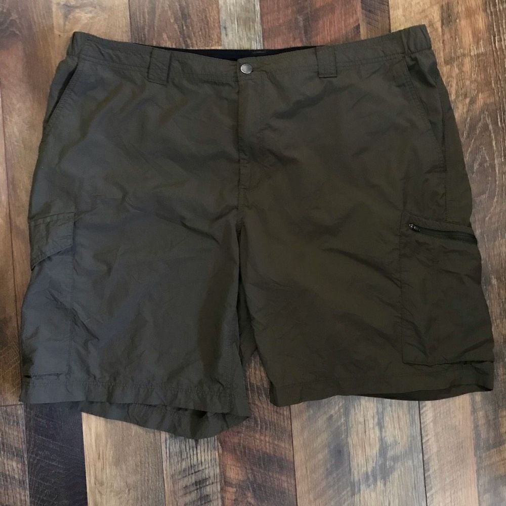 Columbia Shorts SZ 44 utility hiking athletic outdoor quick dry nylon